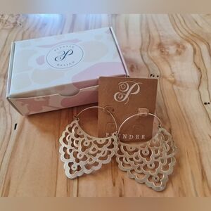 Plunder Silver Moroccan Style Batik Scroll Pattern Hoop Earrings NiB